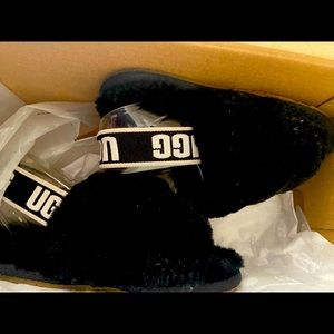 Girl toddler black UGGs Sandles